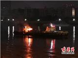 龙港瓯南大桥下一油船突发起火 载有百吨柴油 现场十分危险