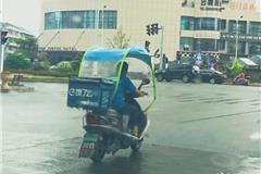 提醒：龙港外卖小哥  电动车装遮阳伞是很危险的！