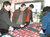 参加县人大八届三次会议的龙港代表到达驻地报到