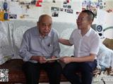 胡长虹来龙港看望慰问百岁抗战老兵