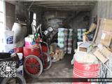 沿江路一润滑油店存量较多 存在安全隐患