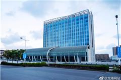 50万龙港市民正在期待、期盼中！大伙伸手点赞一下，给交运人加加油。 （黄志运摄）