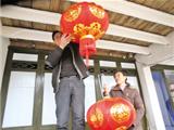 新房里过个温暖团圆年 龙港龙卷风倒房户迎春忙