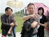 副镇长李斯钢检查早稻春耕生产工作