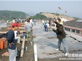 近800平方米“6+1”违章顶层建筑被强拆