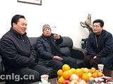 章方璋来我镇慰问老干部