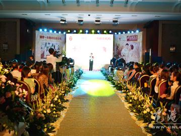 秋冬婚纱秀引领新风潮