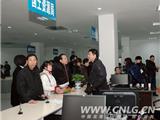 我镇行政审批中心于昨日开始试办公