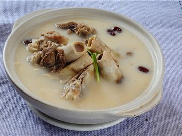 好奇实验室：骨头汤真的能补钙吗?