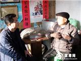 我镇各界开展向老党员和特困户送温暖活动