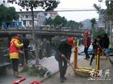 同德公益服务中心开展卫生打扫 让居民过干净年