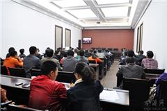 龙港网11月8日讯：中国共产党第十八次全国代表大会开幕式于11月8日上午9点在人民大会堂礼堂举行，龙港各界组织收看党的十八大开幕盛况。