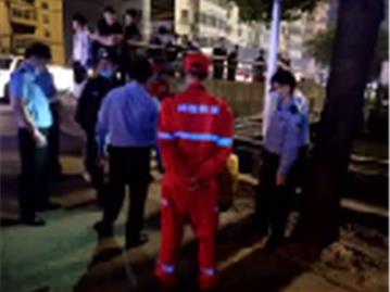 龙港万宝路酒店后面一男子差点做了傻事