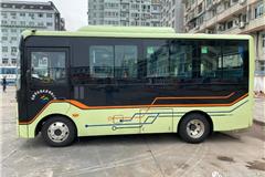 近日，龙港公交购置的12辆新车已送达，为安凯6米燃油中巴“G760”（HFF6600G7D6），归属龙港市交通发展有限公司公共交通分公司。本批车辆为龙港公交2021年购买的第一批新车，也是国有化后的龙港公交首次购买燃油中巴。