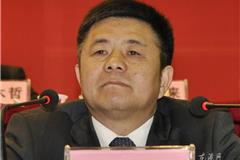  苏庆明对大会的顺利召开表示祝贺。他指出，我县印刷包装业已形成良好的区域品牌，协会今后要继续加大投入，全面加强产品开发、技术改造、结构优化、产业升级和管理创新，寻找新的突破点和增长点。要以市场为导向、以资本为纽带，以优势企业为龙头进行重组，走规模化效益、专业化生产、集团化运作的道路，增强苍南印刷的区域竞争力和整体优势。