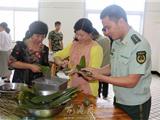 龙港镇妇联与消防官兵共度端午佳节