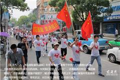 今天是“九&#183;一八事变”纪念日，81年前，日本侵略者挑起事端，在中国东北发动侵华战争，而81年后的今天，中日关系再次面临严重考验。 今年本是中日邦交正常化40周年，但日本政府不顾中方强烈反对，执意推行所谓“购买”钓鱼岛的行为，公然侵犯中国领土主权，严重伤害中国人民感情。这也让今年的“九一八”纪念日的意义更加凸显。今天上午，龙港约200余名市民举行游行抗议日本“购岛”行径。
