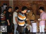 龙港沿江社区联合安监局查处2处危化品非法仓库