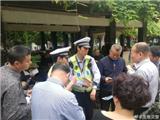 龙港交警深入公园开展老年人交通安全宣传