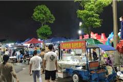 龙港新城月湖公园夜市，切记只有晚上夜市才开。来源：青龙江下