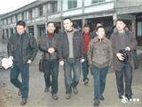 新雅集团慰问下水门村老党员