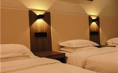 龙港一宾馆接待未成年人出事，停业 30 天罚款 1 万