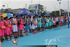 龙港网8月16日讯：为了贯彻落实《全民健身条例》，进一步推动苍南县篮球运动的发展。昨天，“滨江一号杯”3V3篮球赛在龙港领航中心篮球俱乐部举行。来自全县36支队伍参加，比赛分为成年组和青年组。县体育局副局长章树学，镇委委员朱文胜出席比赛开幕式。