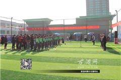 龙港网1月1日讯：元旦佳节，龙港足球烽烟再起。上午，2015“状元红杯”龙港五人制足球赛正式开赛。副镇长陈贤选出席开幕式并为比赛开球。据了解，此次比赛共吸引36支业余球队报名，分企事业单位和社会自由组进行，比赛持续到1月24日结束。