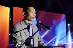 龙港镇委副书记李孝取为晚会作致词讲话。