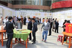 今天上午，东海之滨 国学美地 三味书坛 博爱仁心 龙港“三味书坛”徐诗容老师携陈贤选丶方崇扬丶李正相等众弟子挥毫泼墨，以诗书丶墨画丶纂刻等文化之美，向灾区人民奉献“三味书坛”的一份力量。