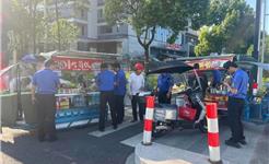 龙港市综合行政执法局“扫街行动”整治流动摊贩乱象