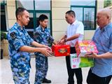 龙港市经发局领导慰问驻地官兵