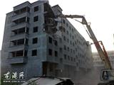 苍南县对龙港镇舥艚社区26间违章建筑进行依法拆除