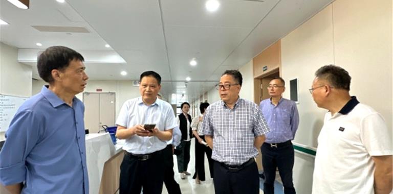 龙港市老科技工作者协会考察龙港中医院...
