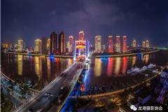 陈海燕 摄 《跨越两江》