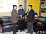 新春将至 县镇两新工委慰问龙港各企业党组织书记