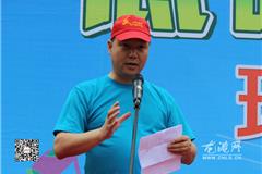 龙港网5月23日讯：今天下午，龙港镇组织“低碳环保 绿色出行”自行车骑行活动。活动倡导推动全民健身运动，积极倡导低碳、绿色、健康环保、文明生活习惯的出行理念。来自镇机关部门、社区、企业以及社会自行车骑行500多名爱好者们参与了本次活动。镇领导李孝取、吕存阳、朱文胜、梁亦俊参加此次骑行活动。