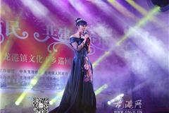 龙港网5月10日讯：昨天晚上，龙港镇海城社区缪家桥祠堂内锣鼓声声，笑声不断，龙港镇开展的“争当好市民 共推镇改市”文化  下乡巡演走进了海城社区。形式多样，内容丰富的节目，可谓是亮点频呈，兼具教育性与娱乐性，并且进一步加强了农村精神文明  建设，唱响龙港新成就，加快新农村建设步伐。现场不少观看的群众都纷纷表示，希望这样的巡演能多开几场。