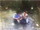 正能量！龙港警察蜀黍和龙高老师合力营救落水老人！