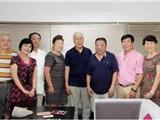 兄弟俩寻根找阔别68年亲人 颤抖接过37年前家书