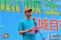 龙港网5月23日讯：今天下午，龙港镇组织“低碳环保 绿色出行”自行车骑行活动。活动倡导推动全民健身运动，积极倡导低碳、绿色、健康环保、文明生活习惯的出行理念。来自镇机关部门、社区、企业以及社会自行车骑行500多名爱好者们参与了本次活动。镇领导李孝取、吕存阳、朱文胜、梁亦俊参加此次骑行活动。