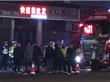 今早！龙港大桥发生一起车祸 她倒地不起