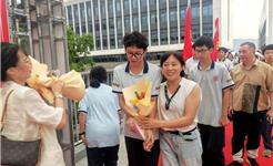 逐梦高三启新程——华附龙港科技高中隆重举行2027届高三升楼仪式