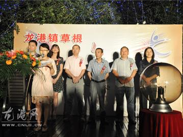 草根微舞台启动 只要你有才你就来 