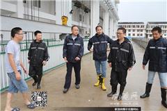 镇长陈为来在朱家站水闸督查防台防汛工作