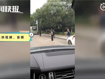 【百姓汇-第11期：龙港横跨公路打球何时休】