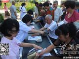 县二医党总支到云岩社区开展扶贫义诊活动