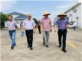 龙港市经发局慰问组一行高温慰问夏粮收储一线职工
