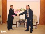 镇领导欢送全国政协委员应仲树赴京开“两会”