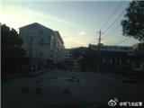 浦后村委门口  玻璃碎在桥头